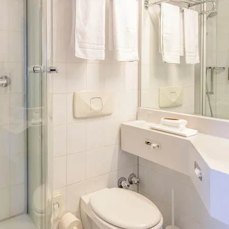 Hotel Mercure Frankfurt Airport 4*